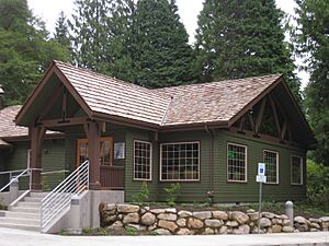 Zigzag Ranger Station-Mt Hood (23428728706)