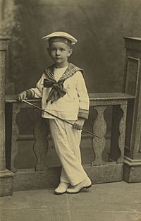 1920. Rafael Caldera vestido de marinero
