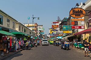 2016 Bangkok, Dystrykt Phra Nakhon, Ulica Khaosan (08)