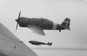 Bundesarchiv Bild 101I-425-0338-16A, Flugzeuge Fiat G.50 und Messerschmitt Me 110