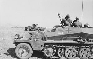 Bundesarchiv Bild 101I-784-0228-28, Nordafrika, Schützenpanzer
