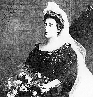 Kate and veil signed 1906.jpg