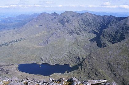 Macgillycuddy's Reeks, Lough Callee and Cnoc na Péiste (Knocknapeasta) - geograph.org.uk - 1434579