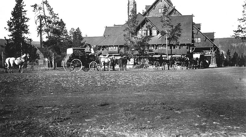 OldFaithfulInnYNP1909