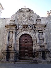 Portada lateral de la iglesia de la Compañía de Arequipa