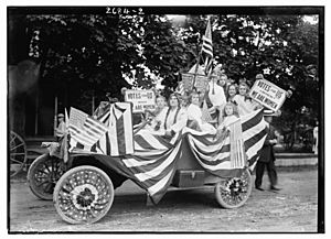 Suffragists in parade LCCN2014692940