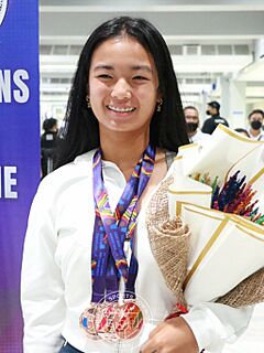 Alex Eala (cropped)