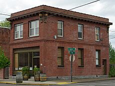 Carlton Oregon 105 W Main street