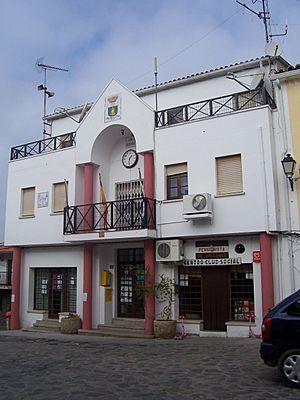 Casa consistorial de Millanes en 2009.jpg
