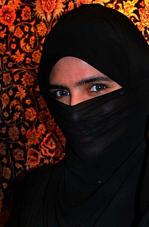 EFatima in UAE with niqab