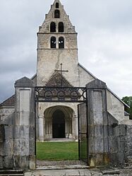 IMGP0596 Eglise de Vieu.jpg