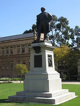 J150W-statue-Elder
