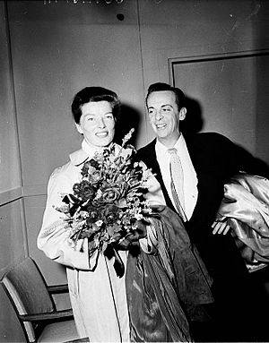 Katharine Hepburn and Robert Helpmann, Kingsford Smith Airport, Sydney, 1955