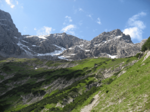 Kaufbeurer Haus mit Bretterspitze und Gliegerkarspitze
