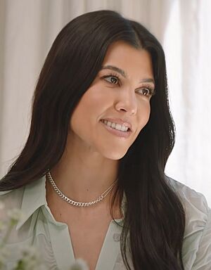 Kourtney Kardashian VOGUE 2021 01.jpg