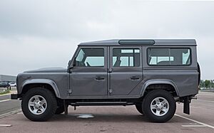 Land Rover Defender 110 Station Wagon 2016 - left side