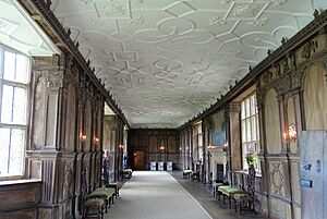 Long Gallery, Haddon Hall - Bakewell, Derbyshire, England - DSC02798