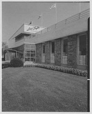 Lord & Taylor, business in Manhasset, Long Island. LOC gsc.5a25300
