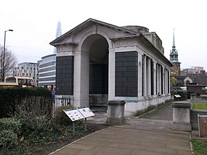 Merchant Marine memorial, Tower Hill (01)