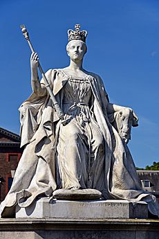 Queen Victoria Statue (48636218137)