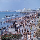 RIAN archive 579736 Promenade and beach in Sochi