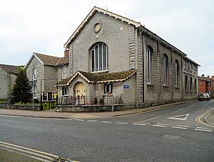 United Reformed Church, Street (geograph 3779833).jpg
