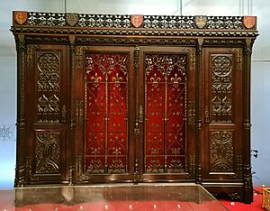 Victoria and Albert Museum Schrank neugotisch 1851