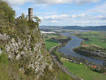 View east from Kinnoull Hill (geograph 5350107).jpg