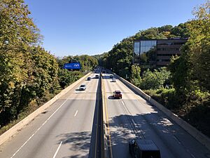 2022-10-09 11 27 47 View east along Interstate 76 (Schuylkill Expressway) from the overpass for Spring Garden Street in West Conshohocken, Montgomery County, Pennsylvania