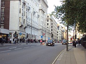 A4 Piccadilly, near Green Park - DSC04259