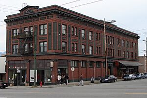 Ashnola Apartments
