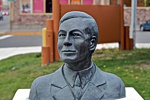 Bust of Robert Service Whitehorse Yukon