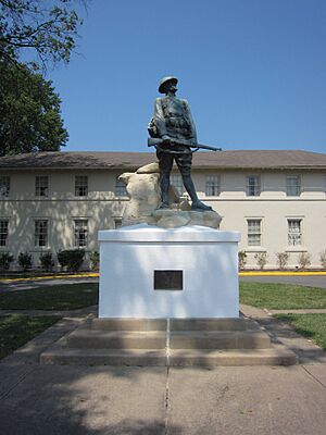Crusading for Right (1918) scuplture 001