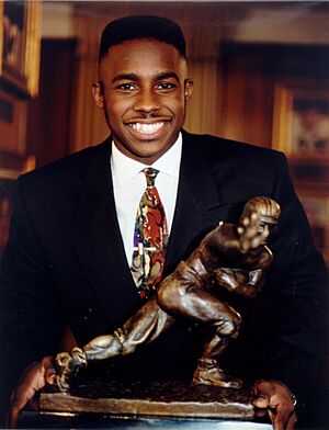 Desmond Howard with Heisman Trophy statuette 1991