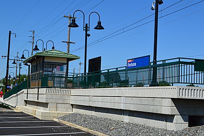 High level platform at Fortuna station, July 2017.jpg