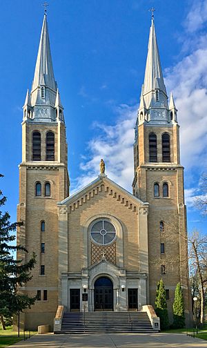 Holy Rosary Roman Catholic Cathedral, Regina, Saskatchewan.jpg