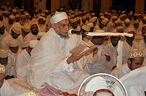 Khuzaima Qutbuddin leading prayers at Saifee Masjid, Mumbai.jpg