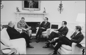 Meeting in the Oval office with Republican leaders - NARA - 194496