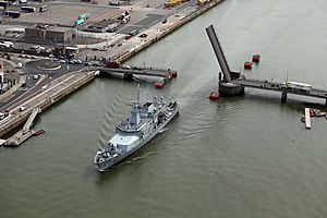 Naming and Commissioning-LÉ Samuel Becket (14240650023)
