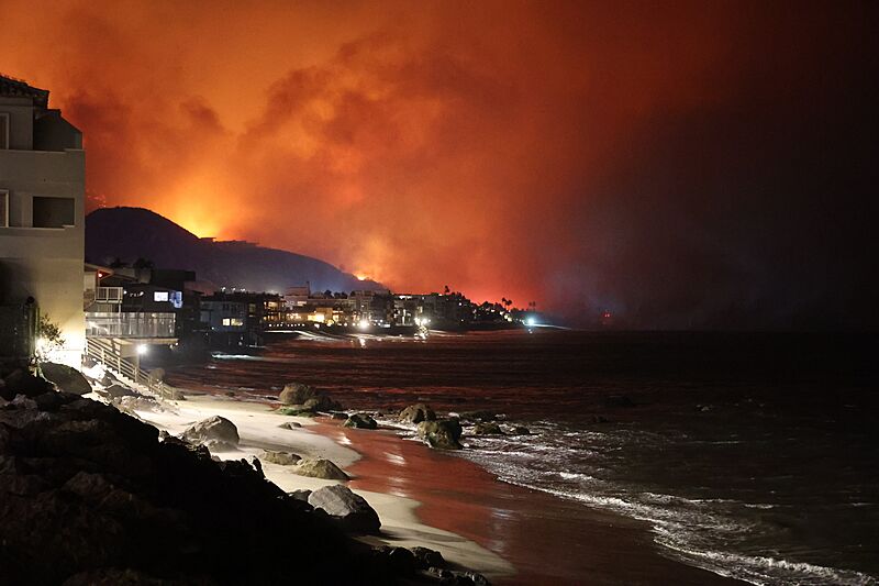 Palisades Fire (54254705864)