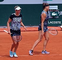 Paris-FR-75-open de tennis-2019-Roland Garros-court Mathieu-6 juin-double dames-09 (cropped)