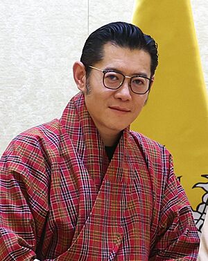 Prime Minister of Bharat Shri Narendra Damodardas Modi with Jigme Khesar Namgyel Wangchuck and Jetsun Pema (cropped).jpg