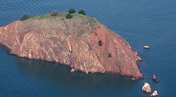 Red-rock-island.jpg