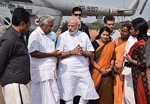 The Prime Minister, Shri Narendra Modi arrives at Kollam Helipad to take stock of the situation after fire accident in Puttingal temple, Kerala