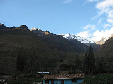 Vista nevado, camino a Machu Picchu - panoramio.jpg