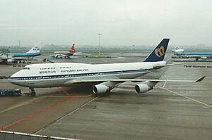 AMSTERDAM APRIL 2000 MANDARIN AIRLINES BOEING 747-400 B-16801