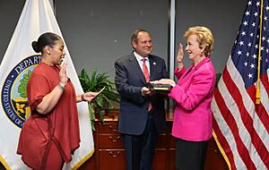Jacqueline Clay administers the oath of Linda McMahon as Secretary of Education (2025)