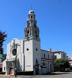 St. Paul Cathedral - Yakima 01.jpg