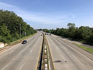 2021-08-25 11 01 13 View north along New Jersey State Route 21 (McCarter Highway) from the southern overpass for Passaic County Route 624 (River Drive) in Passaic, Passaic County, New Jersey