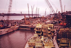 CONSTRUCTION ON THE NORTH RIVER SEWAGE TREATMENT PLANT IN MANHATTAN, NEW YORK. TREATMENT PLANTS IN MOST OF THE 31... - NARA - 555796
